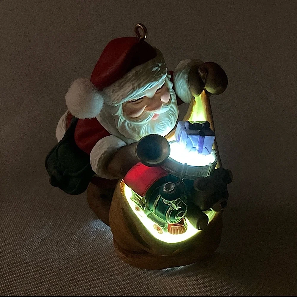 💚 Vintage 2005 Exclusive VIP Gift Hallmark Keepsake Santa’s Magic Sack Ornament